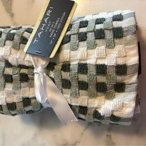 Tahari Checkered Towel Set - Green and White